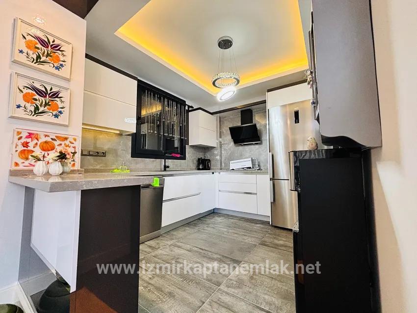 Seferihisar Doğanbey Cumhuriyet Mah. Satılık 3+1 Yazlık - 290 m²