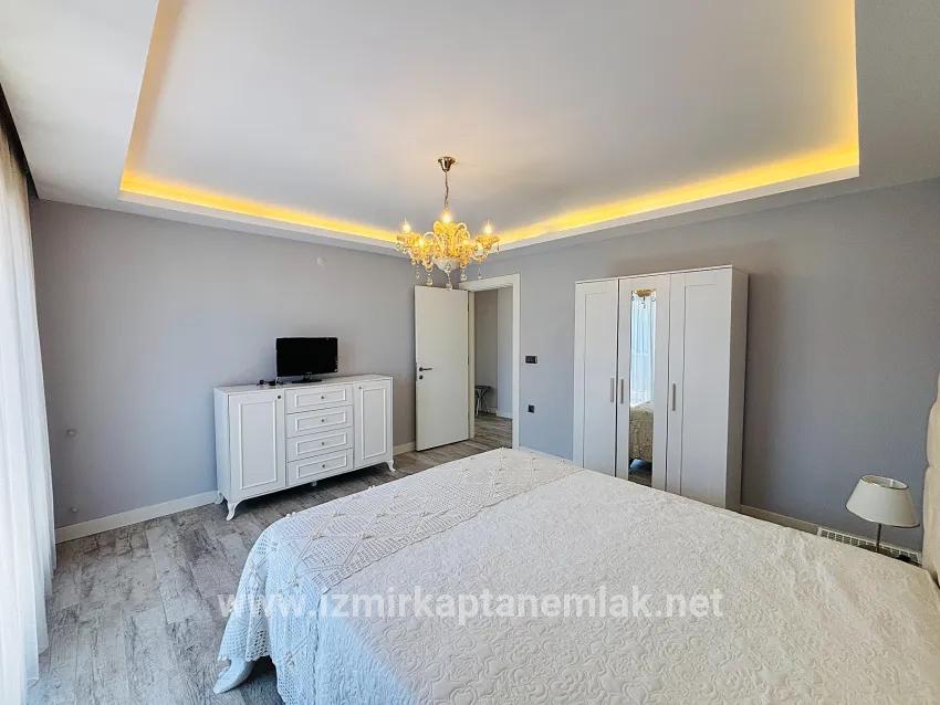 Seferihisar Doğanbey Cumhuriyet Mah. Satılık 3+1 Yazlık - 290 m²
