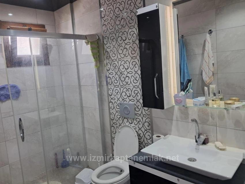 Seferihisar Doğanbey'de Bahçeli Ferah Yapılı Satılık 2+1 Villa