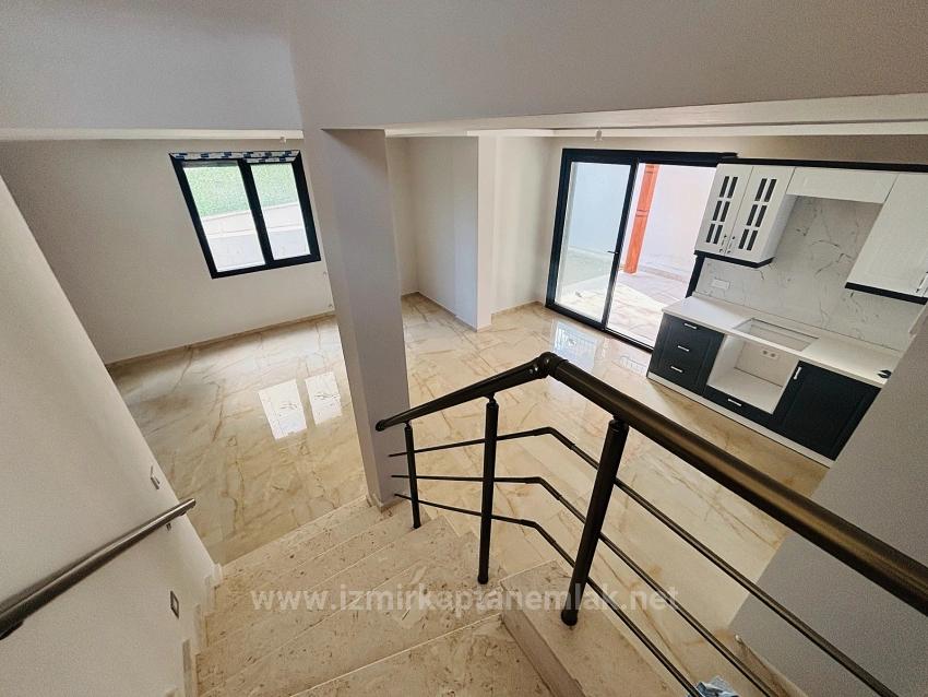 Seferihisar Doğanbey'de Deniz Manzaralı Kat Mülkiyetli 4+1 Satılık Villa