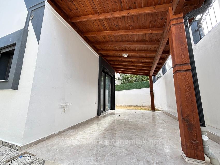 Seferihisar Doğanbey'de Deniz Manzaralı Kat Mülkiyetli 4+1 Satılık Villa