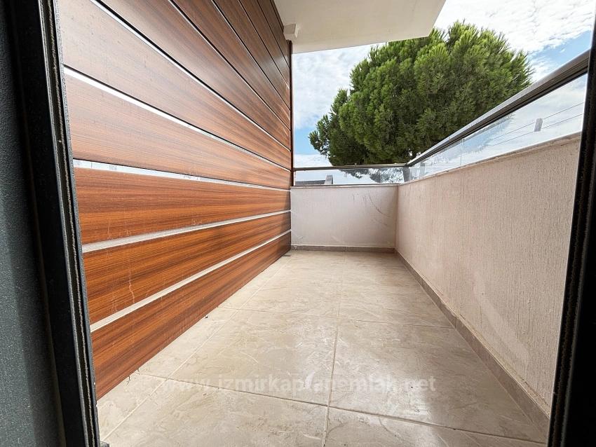 Seferihisar Doğanbey'de Deniz Manzaralı Kat Mülkiyetli 4+1 Satılık Villa