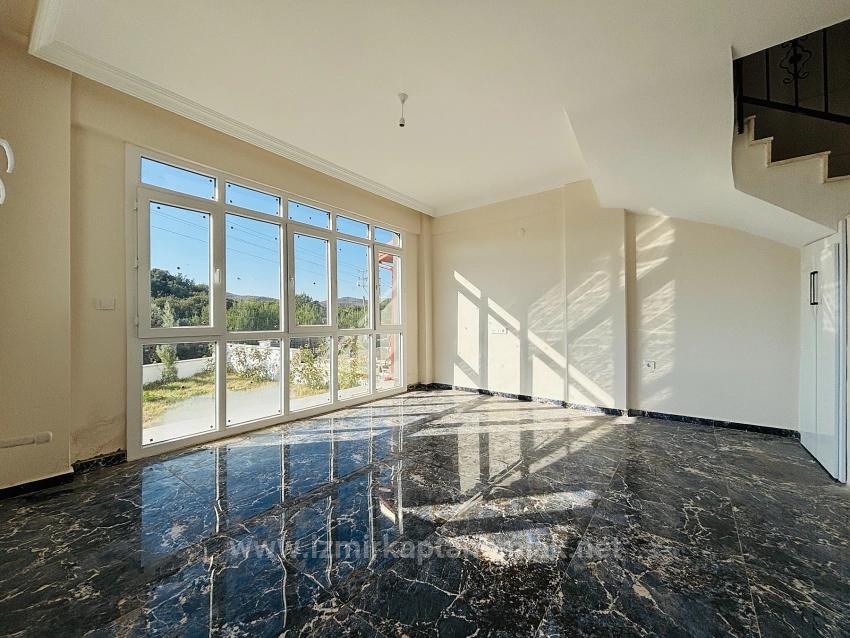 Seferihisar Payamlı Köyü'nde Geniş Bahçeli Sıfır 3+1 Satılık Villa