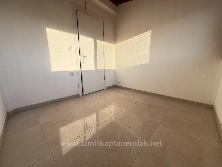 Seferihisar Payamlı Köyü'nde Geniş Bahçeli Sıfır 3+1 Satılık Villa