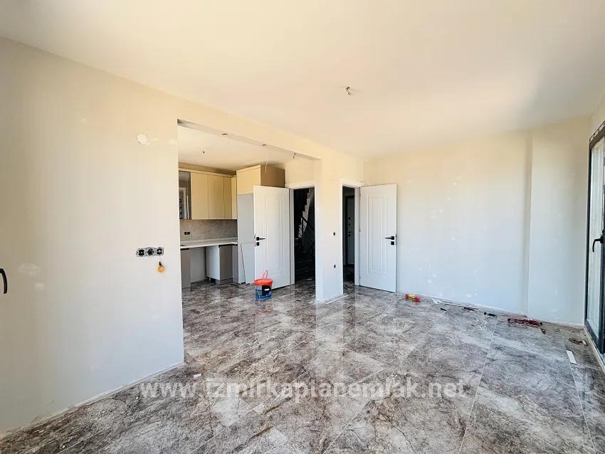 Seferihisar Doğanbey Atatürk Mah. Satılık 2+1 Yazlık - 115 m²
