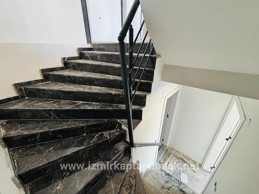 Seferihisar Doğanbey Atatürk Mah. Satılık 2+1 Yazlık - 115 m²