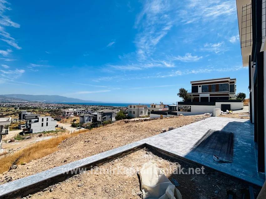 Seferihisar Doğanbey Atatürk Mah. Satılık 2+1 Yazlık - 115 m²
