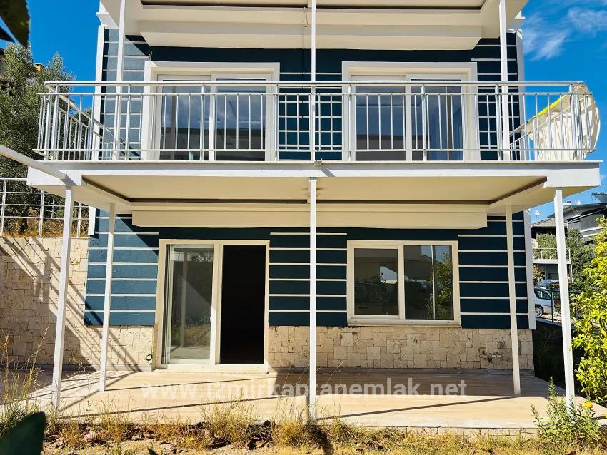 Seferihisar Doğanbey Atatürk Mah. Satılık 3+2 Yazlık - 160 m²