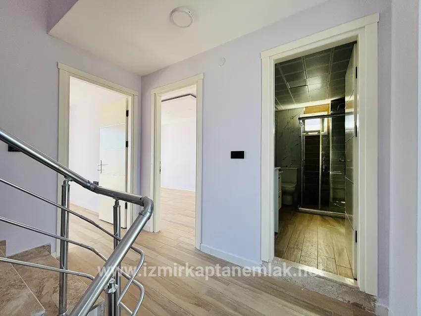 Seferihisar Doğanbey Atatürk Mah. Satılık 3+2 Yazlık - 160 m²