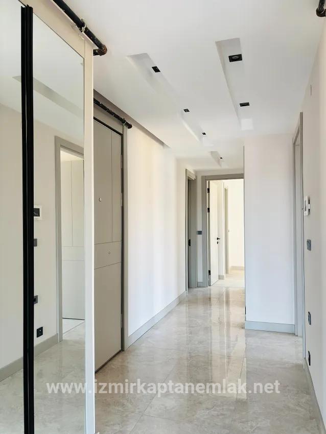 Seferihisar Necat Hepkon Mah. Satılık 3+1 Daire - 160 m²