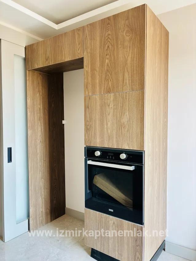 Seferihisar Necat Hepkon Mah. Satılık 3+1 Daire - 160 m²
