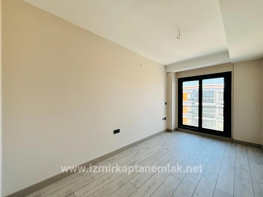 Seferihisar Necat Hepkon Mah. Satılık 3+1 Daire - 160 m²