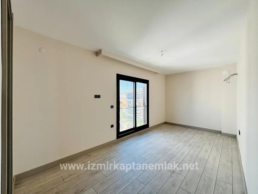 Seferihisar Necat Hepkon Mah. Satılık 3+1 Daire - 160 m²
