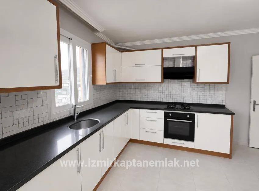 Menderes Gümüldür Gümüldür Fevzi Çakmak Mah. Satılık 3+1 Daire - 145 m²