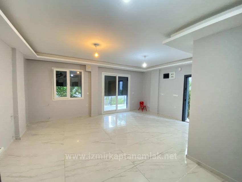 Seferihisar Ürkmez'de Bahçeli Havadar 3+1 Satılık Villa