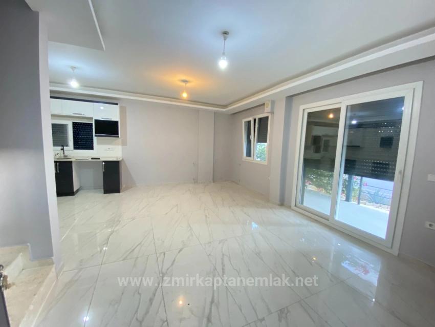 Seferihisar Ürkmez'de Bahçeli Havadar 3+1 Satılık Villa