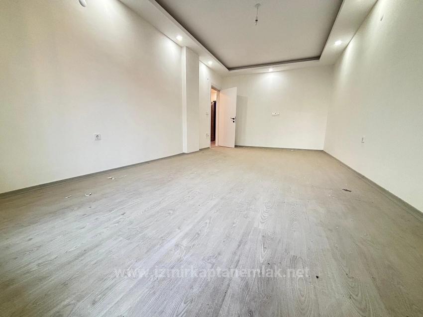 Seferihisar Ürkmez'de Ayrı Mutfak 130 M² 3+1 Asansörlü Satılık Daire