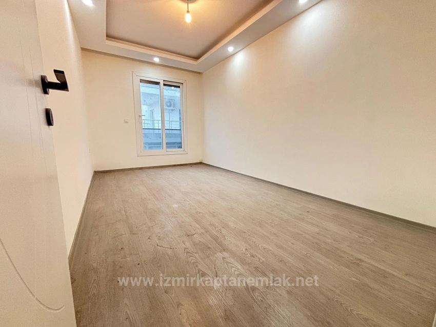 Seferihisar Ürkmez'de Ayrı Mutfak 130 M² 3+1 Asansörlü Satılık Daire