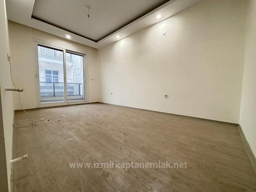 Seferihisar Ürkmez'de Ayrı Mutfak 130 M² 3+1 Asansörlü Satılık Daire