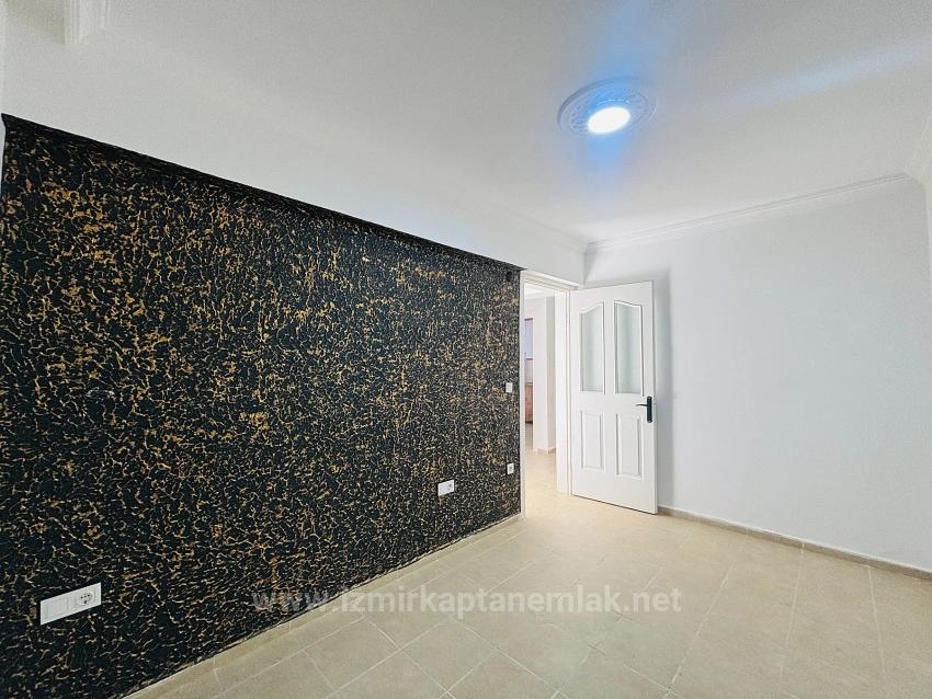 Seferihisar Ürkmez Merkezi Konumda Bahçeli 2+1 Satılık Daire