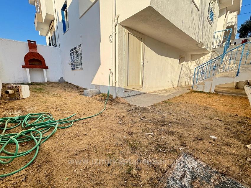 Seferihisar Ürkmez'de Ayrı Mutfak Bahçeli Masrafsız 2+1 Satılık Daire