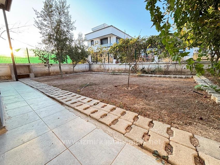 Seferihisar Doğanbey'de Müstakil Otoparklı Bahçeli 4+1 Satılık Tripleks