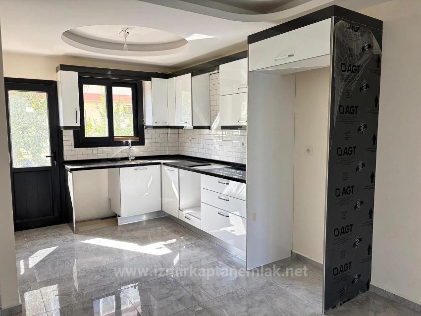 Seferihisar Doğanbey Merkezde Geniş Yapılı Ferah 3+1 Satılık Villa