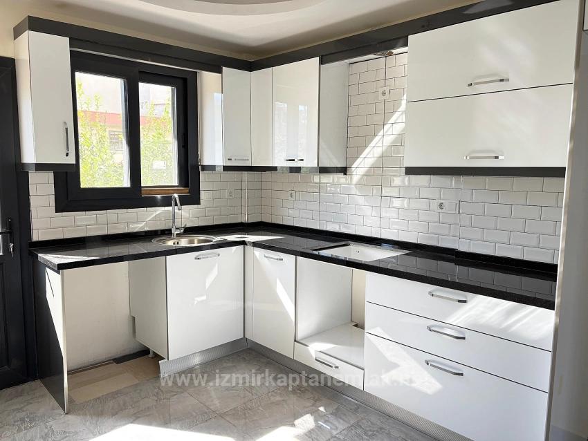 Seferihisar Doğanbey Merkezde Geniş Yapılı Ferah 3+1 Satılık Villa