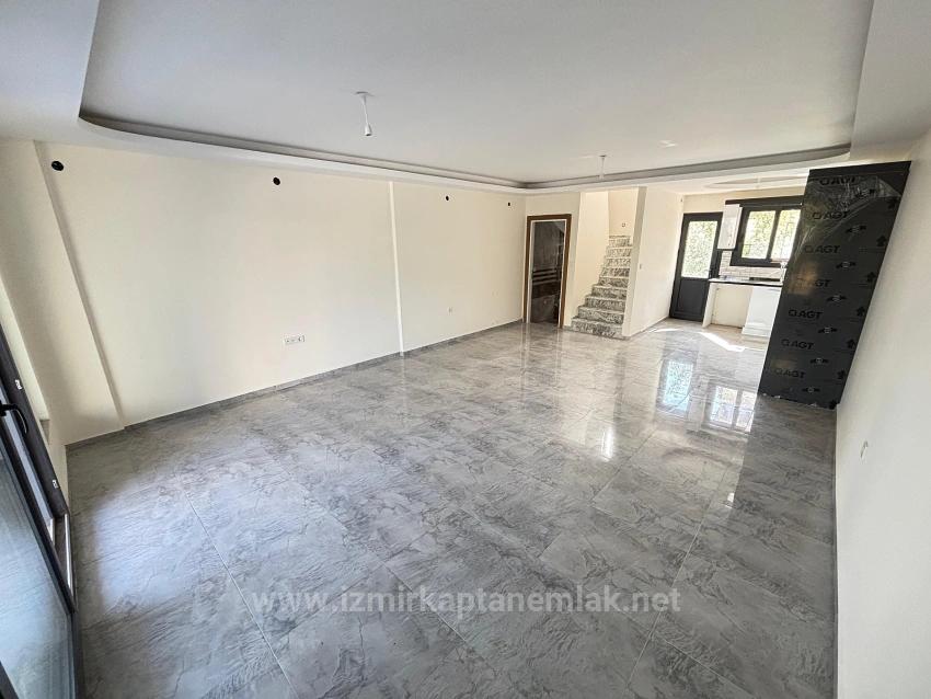 Seferihisar Doğanbey Merkezde Geniş Yapılı Ferah 3+1 Satılık Villa