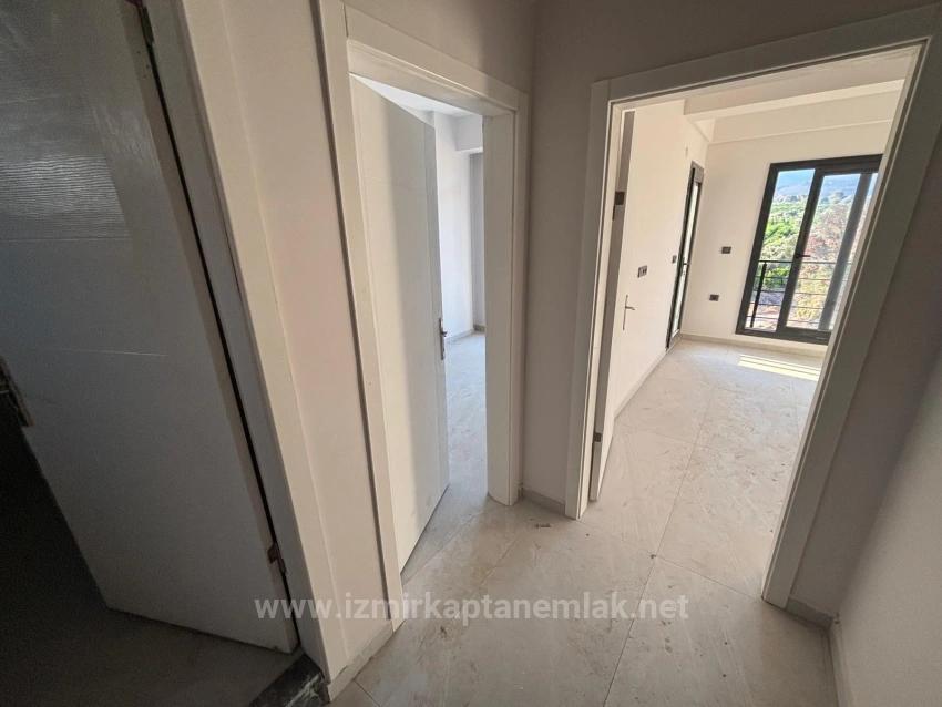 Seferihisar Payamlı'da Bahçeli Sıfır Yapılı İskanlı Satılık 2+1 Villa