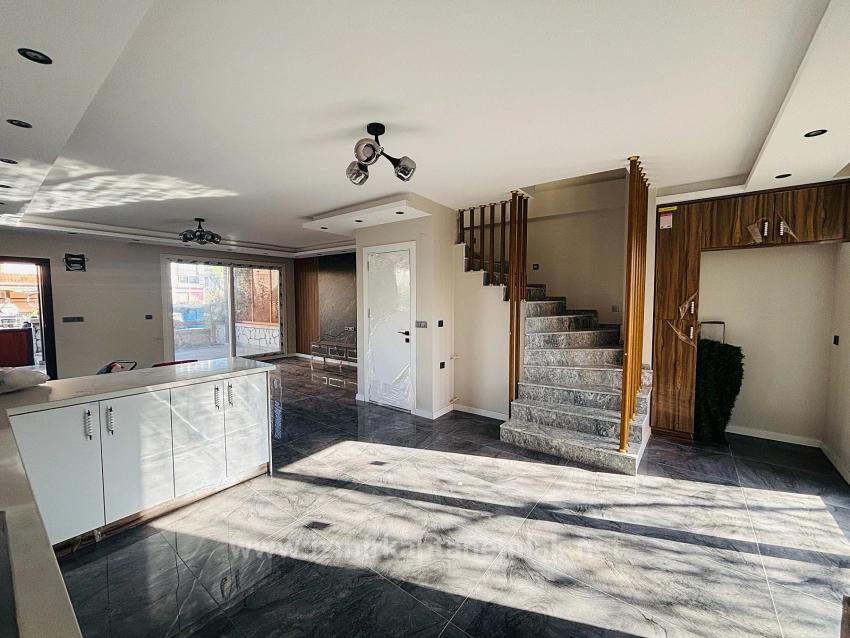 Seferihisar Payamlı Merkezde Müstakil Ferah Yapılı Satılık 3+1 Villa