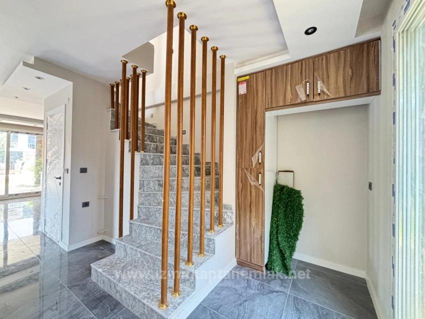 Seferihisar Payamlı Merkezde Müstakil Ferah Yapılı Satılık 3+1 Villa