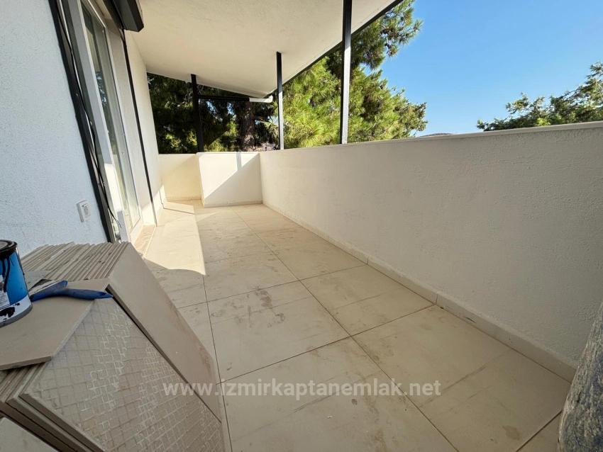 Seferihisar Payamlı'da Bahçeli Sıfır Yapı Satılık 2+1 Ruhsatlı Villa