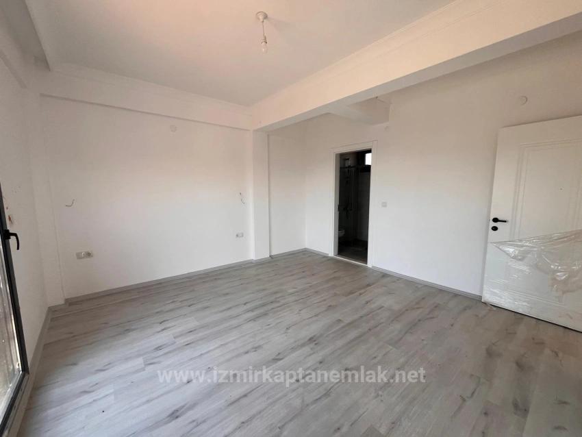 Seferihisar Kavakdere'de Geniş Bahçeli Sıfır Yapı 2+1 Satılık Villa