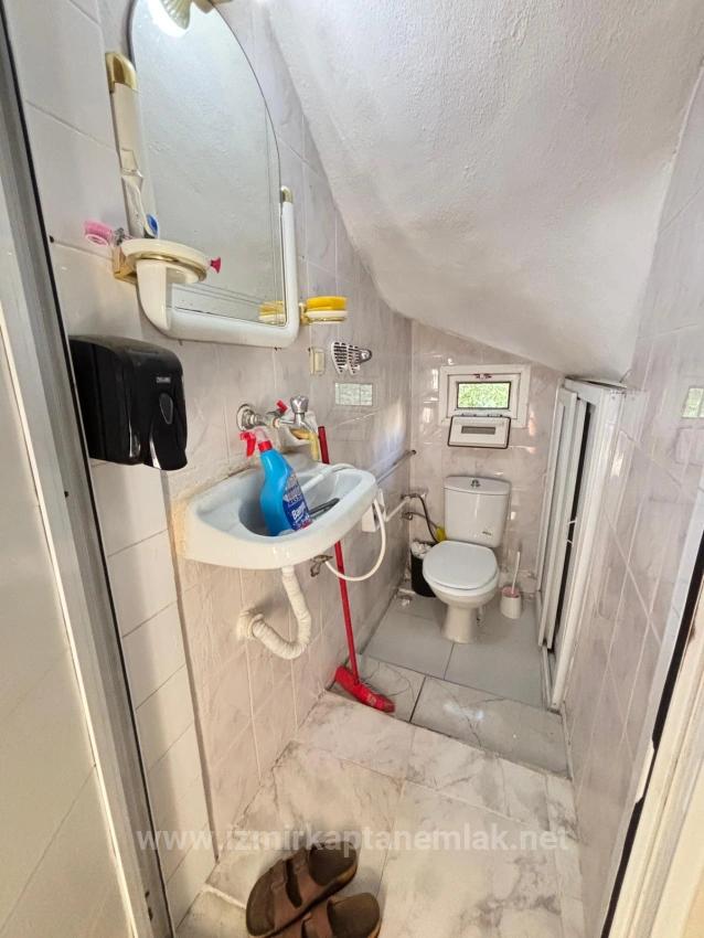 Seferihisar Ürkmez Deniz Tarafında Plaja 100M 4+1 Satılık Villa