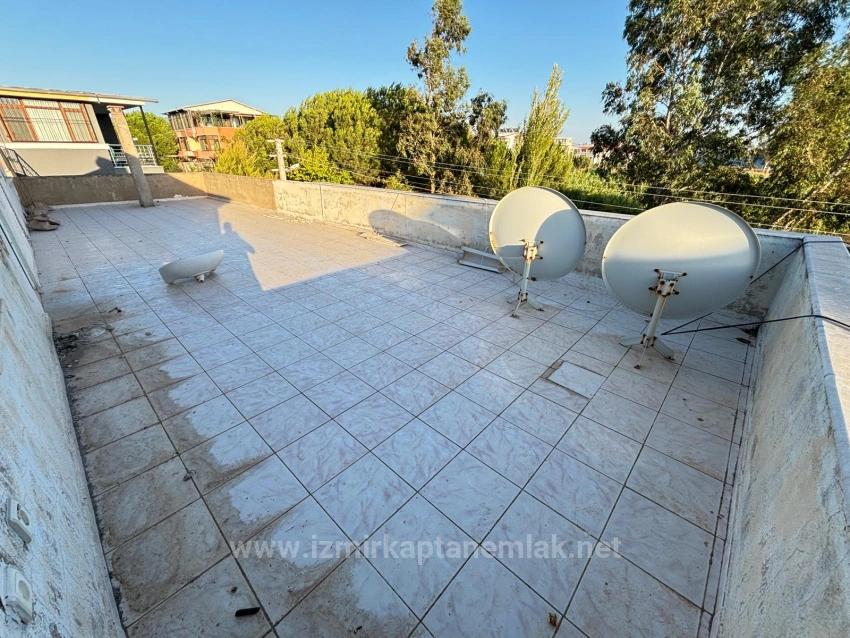 Seferihisar Ürkmez Deniz Tarafında Plaja 100M 4+1 Satılık Villa