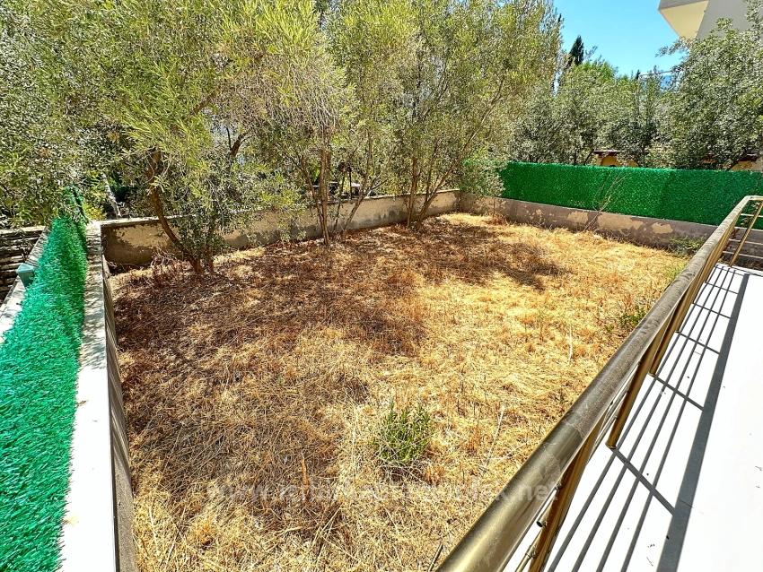 Seferihisar Cumhuriyet Mahallesinde Geniş Bahçeli Ferah Satılık 3+1 Villa