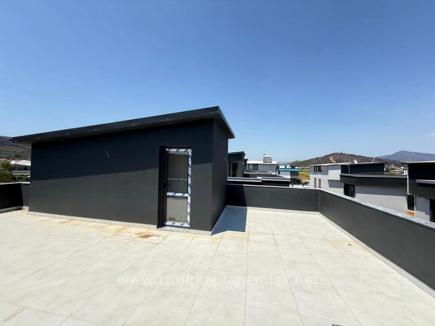 Seferihisar Doğanbey'de Bağımsız Müstakil Bahçeli Sıfır Satılık 2+1 Villa