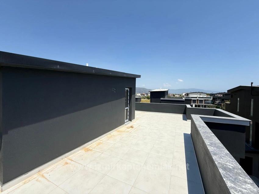 Seferihisar Doğanbey'de Bağımsız Müstakil Bahçeli Sıfır Satılık 2+1 Villa