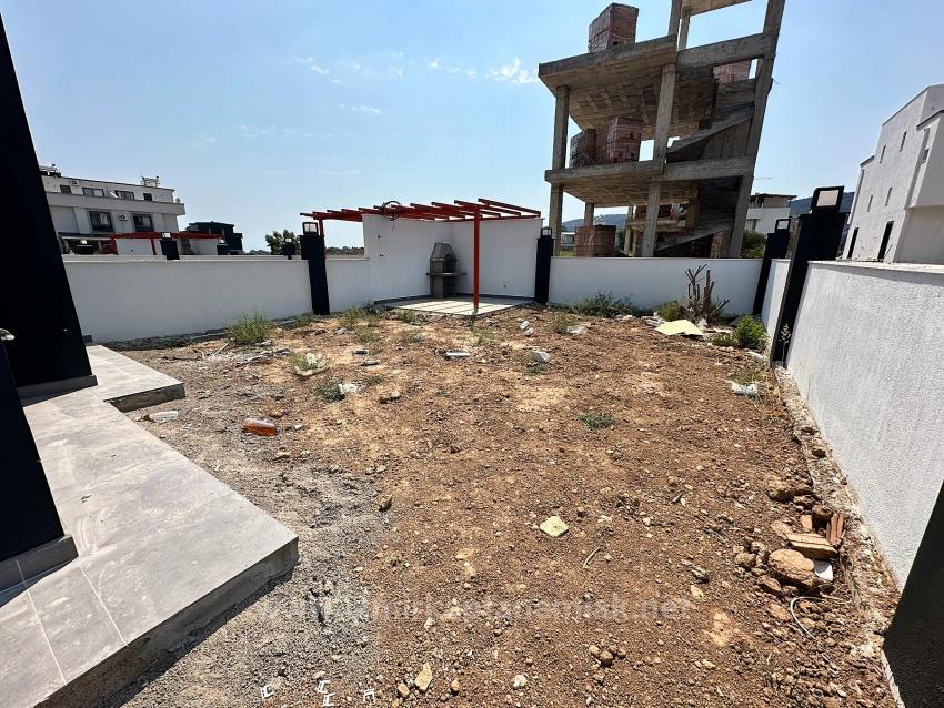 Seferihisar Cumhuriyet'de Geniş Bahçeli Sıfır Satılık 2+1 Villa