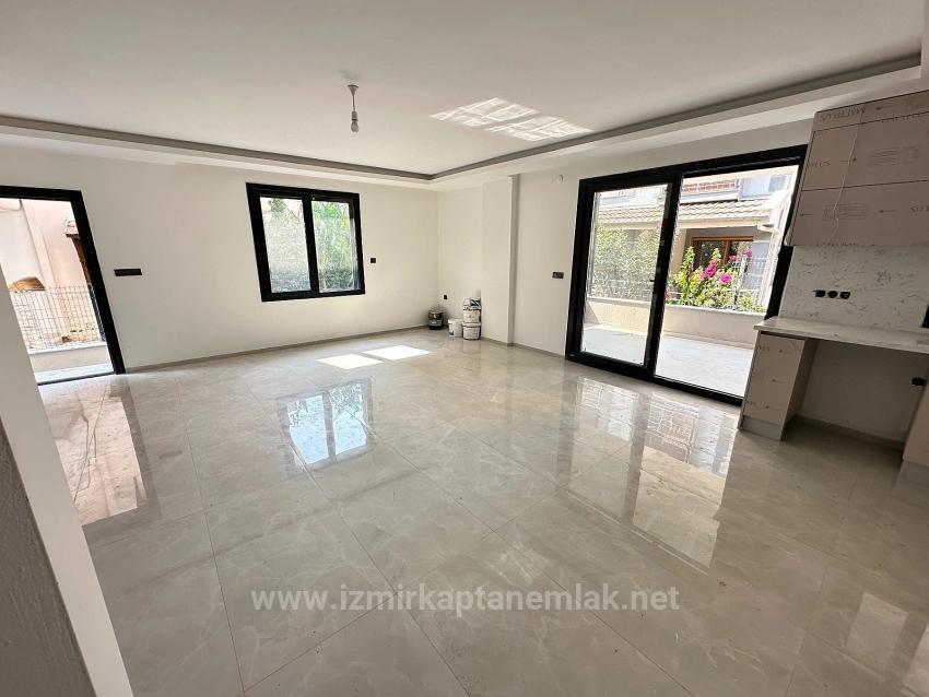 Seferihisar Doğanbey Merkezde Geniş Sıfır Satılık 5+1 Villa