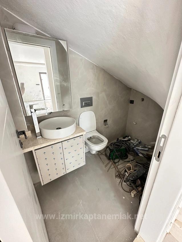 Seferihisar Doğanbey Merkezde Geniş Sıfır Satılık 5+1 Villa