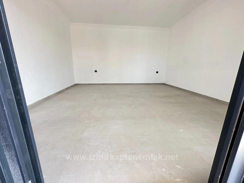 Seferihisar Doğanbey Merkezde Geniş Sıfır Satılık 5+1 Villa