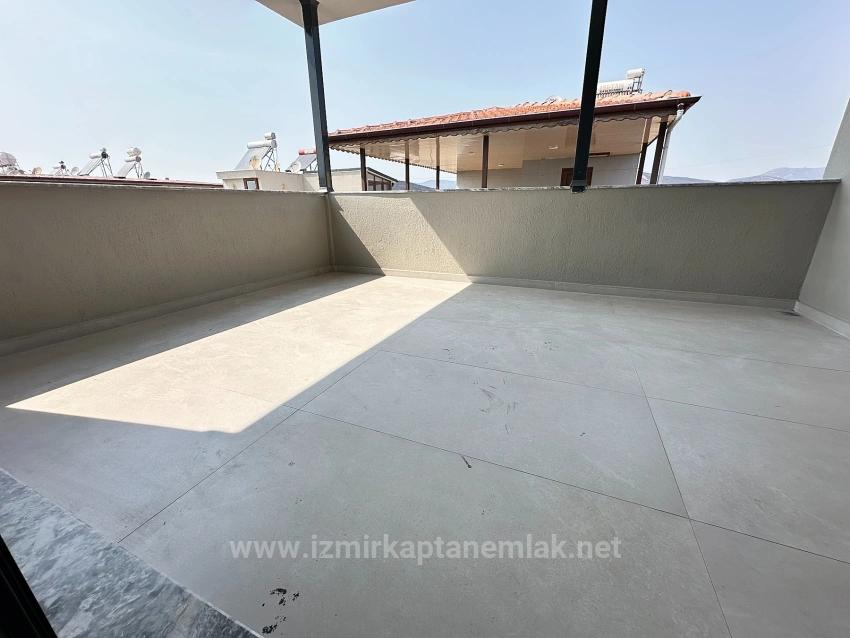 Seferihisar Doğanbey Merkezde Geniş Sıfır Satılık 5+1 Villa