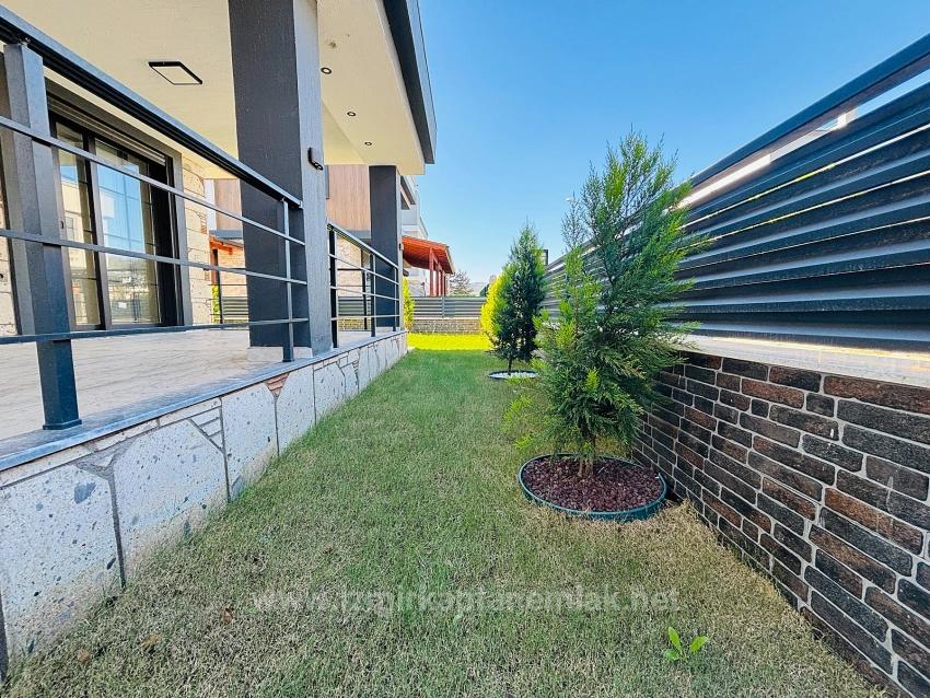 Doğanbeyde 300M2 Brüt Bağımsız Havuzlu Geniş Satılık 3+1 Villa