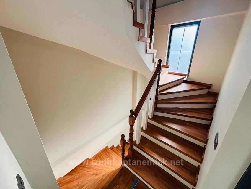 Doğanbeyde 300M2 Brüt Bağımsız Havuzlu Geniş Satılık 3+1 Villa