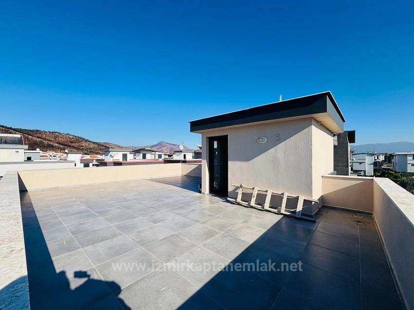 Doğanbeyde 300M2 Brüt Bağımsız Havuzlu Geniş Satılık 3+1 Villa