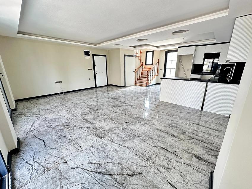 Doğanbeyde 300M2 Brüt Bağımsız Havuzlu Geniş Satılık 3+1 Villa