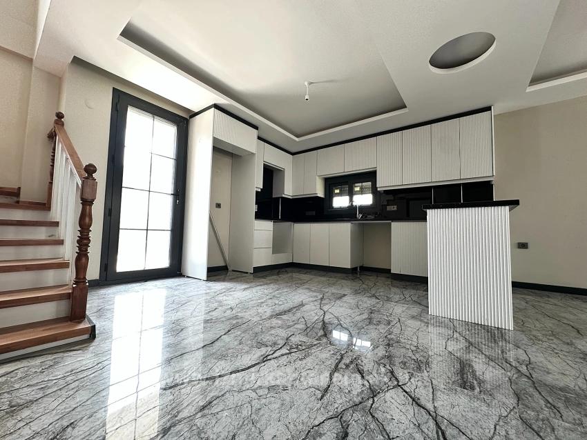 Doğanbeyde 300M2 Brüt Bağımsız Havuzlu Geniş Satılık 3+1 Villa