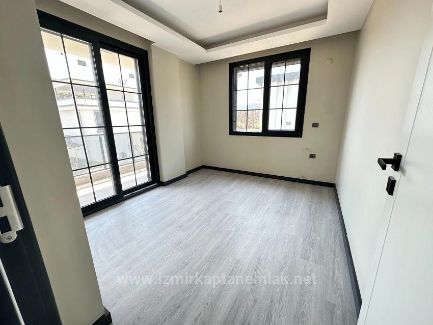 Doğanbeyde 300M2 Brüt Bağımsız Havuzlu Geniş Satılık 3+1 Villa